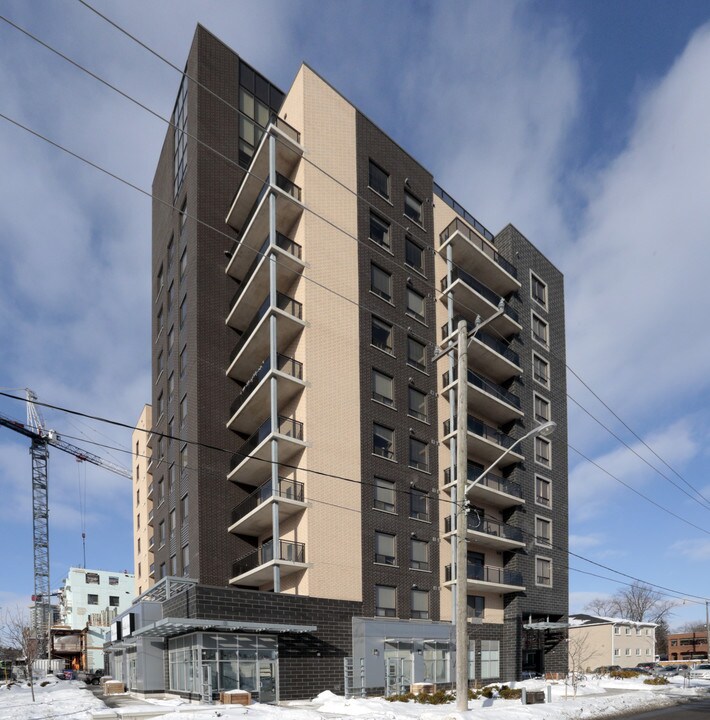 Sage I in Waterloo, ON - Building Photo