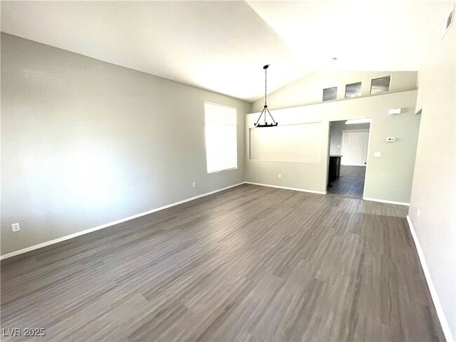 564 Pomerol Ave in Las Vegas, NV - Building Photo - Building Photo