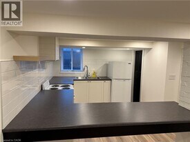 35 Barnesdale Ave N in Hamilton, ON - Building Photo