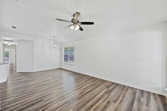 502 Rockmoor Dr, Unit B in Georgetown, TX - Building Photo - Building Photo