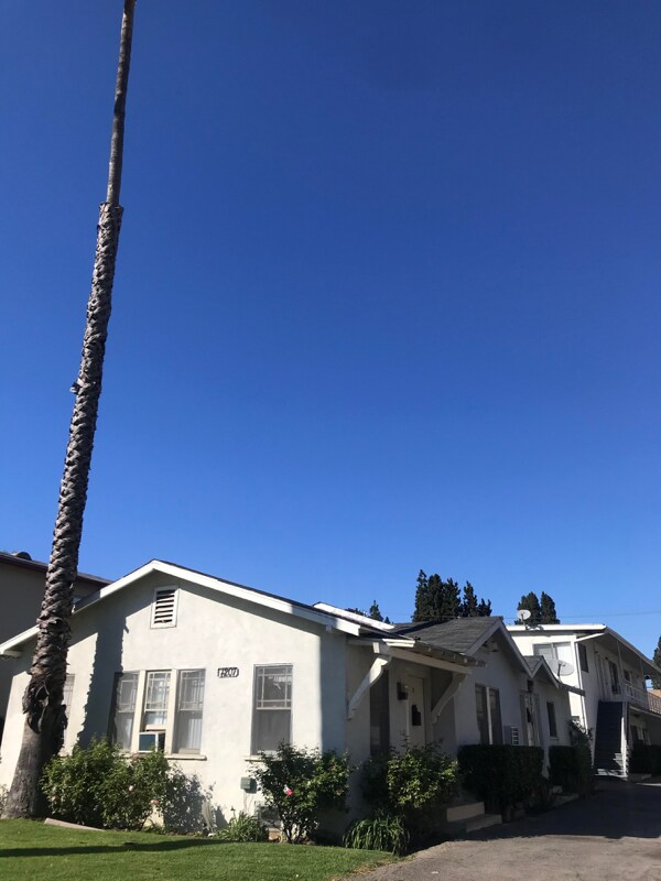 14207 Sylvan St-Unit -1 in Los Angeles, CA - Foto de edificio - Building Photo