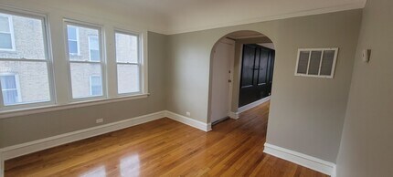 2053 N Keeler Ave, Unit 2 in Chicago, IL - Building Photo - Building Photo