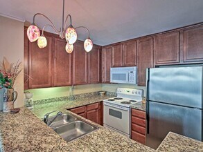 3456 Castle Glen Dr in San Diego, CA - Building Photo - Building Photo