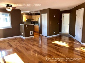 3918 243rd Pl SE in Bothell, WA - Foto de edificio - Building Photo