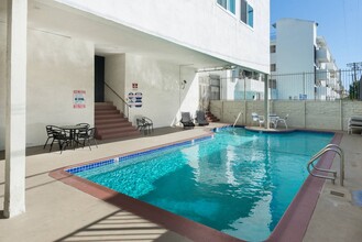 St. Andrews Place Apartments in Los Angeles, CA - Foto de edificio - Building Photo