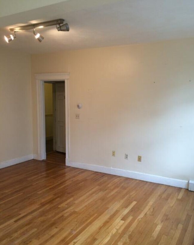 1625 Commonwealth Ave, Unit 18 in Boston, MA - Foto de edificio - Building Photo