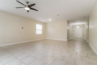 16104 Yelloweyed Dr in Clermont, FL - Building Photo - Building Photo