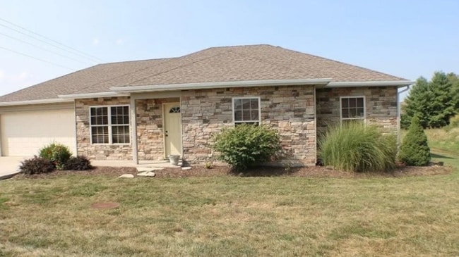 205 Martha Crump Dr in Ashland, MO - Building Photo - Building Photo