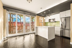 526 Manila Ave in Jersey City, NJ - Building Photo