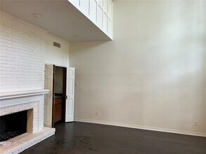 11946 Tavel Cir in Dallas, TX - Building Photo - Building Photo