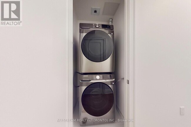 2 Forest Hill Rd in Toronto, ON - Building Photo - Building Photo