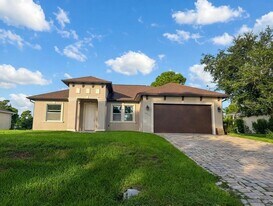 2255 Ribble St in North Port, FL - Building Photo