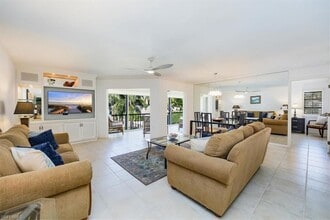 3200 Binnacle Dr, Unit C4 in Naples, FL - Foto de edificio - Building Photo