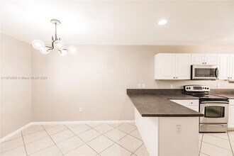 9970 NW 19th Pl in Sunrise, FL - Foto de edificio - Building Photo