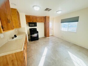 26422 Community Blvd in Barstow, CA - Building Photo - Building Photo