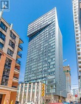 60 Shuter St in Toronto, ON - Building Photo