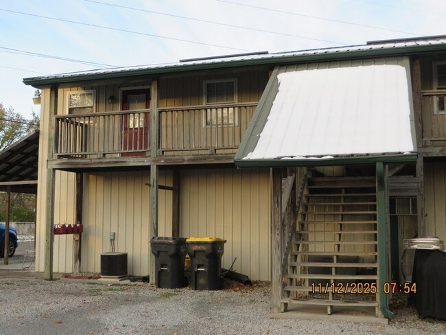 423 E 8th St, Unit A in Anderson, IN - Foto de edificio - Building Photo