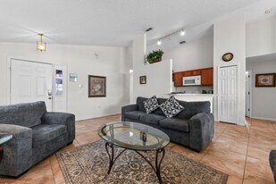 447 High Point Dr in Davenport, FL - Building Photo