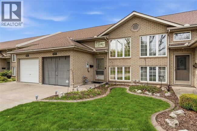 1022 Lexington Cir in Windsor, ON - Building Photo - Building Photo
