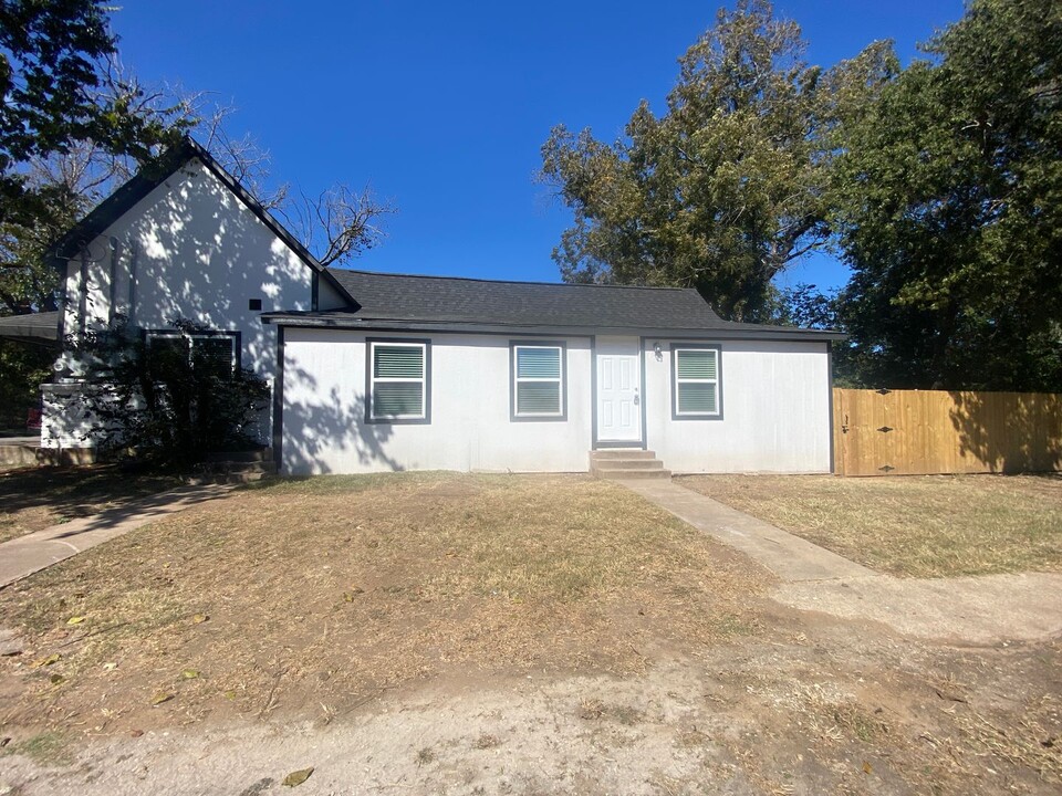 1113 N Walnut St in Cleburne, TX - Building Photo