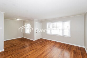 5247 Loch Lomond Rd in Memphis, TN - Building Photo - Building Photo