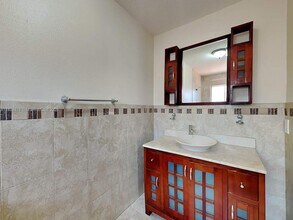 10121 NW 127th Terrace in Hialeah, FL - Building Photo - Building Photo