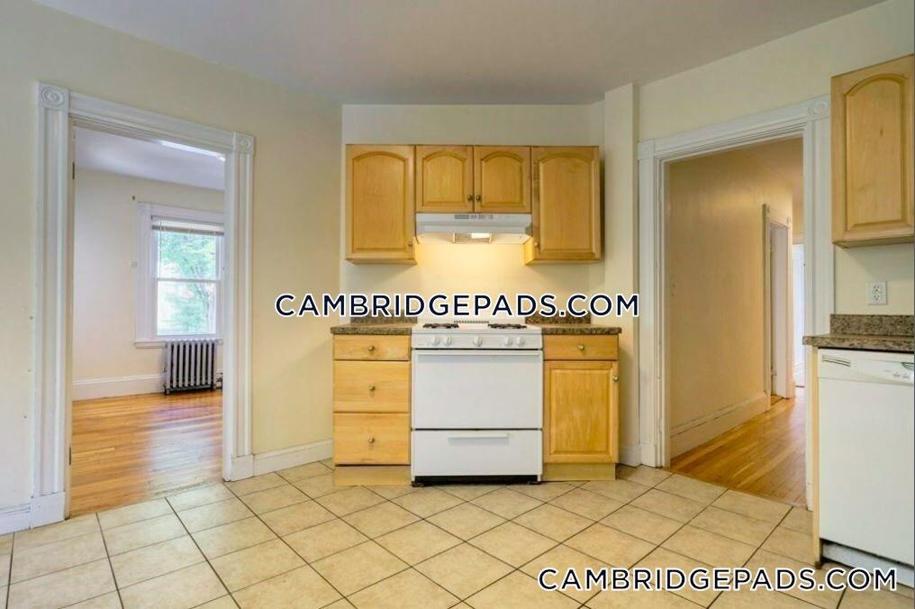 1590 Cambridge St in Cambridge, MA - Building Photo