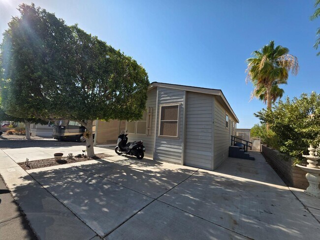 5707 E 32nd St in Yuma, AZ - Foto de edificio - Building Photo