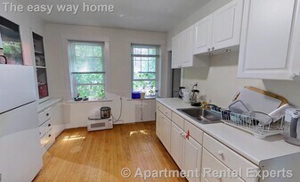 14 Centre St, Unit #D in Cambridge, MA - Building Photo