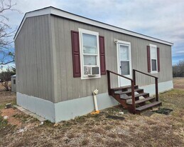 222 Shadow Oaks Dr in Elgin, TX - Building Photo