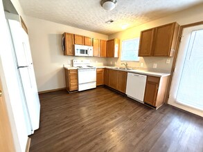 7127 Black Mountain Dr in Louisville, KY - Building Photo - Building Photo