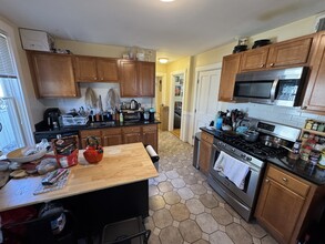 176 Elm St, Unit 2 in North Cambridge, MA - Building Photo - Building Photo