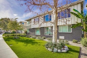 4105 - 4111 Somerset Dr in Los Angeles, CA - Building Photo