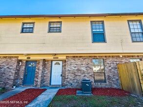 6028 Duclay Rd in Jacksonville, FL - Foto de edificio - Building Photo