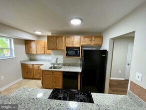 418 N Armistead St-Unit -201 in Alexandria, VA - Building Photo - Building Photo