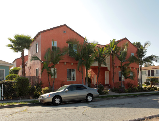 703 Sartori Ave in Torrance, CA - Foto de edificio - Building Photo