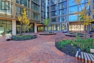 88 Queen St E in Toronto, ON - Building Photo - Building Photo