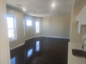 609 Morton St, Unit 609 Morton St 3rd Fl in Boston, MA - Building Photo - Building Photo