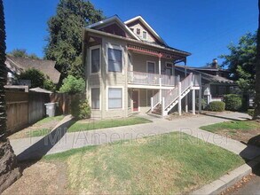718 28th St in Sacramento, CA - Foto de edificio - Building Photo