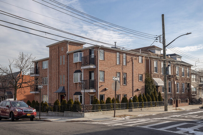 2033 45th St in Astoria, NY - Building Photo - Building Photo