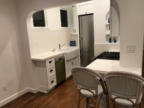 915 Manhattan Ave, Unit D in Hermosa Beach, CA - Building Photo - Building Photo