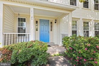 13345 Point Rider Ln in Herndon, VA - Building Photo - Building Photo