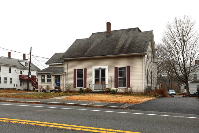 142 Main St in Upton, MA - Building Photo - Building Photo