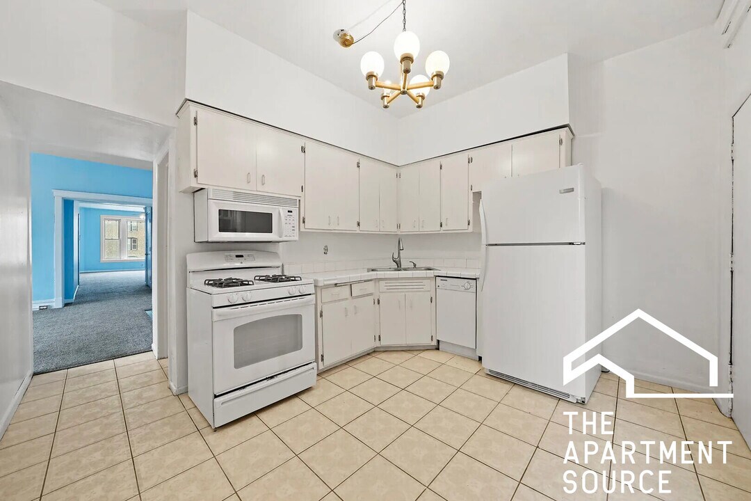 3424 N Sheffield Ave, Unit 2 in Chicago, IL - Building Photo