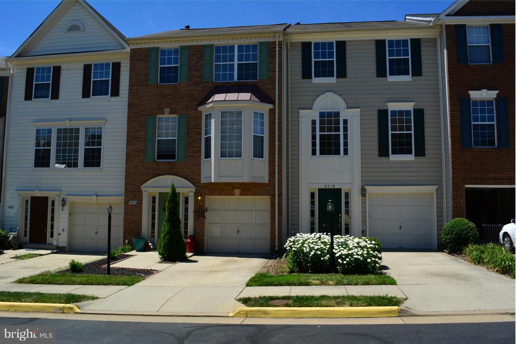 2518 James Maury Dr in Herndon, VA - Building Photo