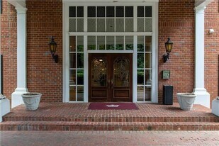 2921 Lenox Rd NE in Atlanta, GA - Building Photo