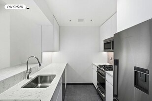 305 E 63rd St in New York, NY - Building Photo