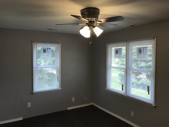 1018 Lewis Ave in Des Moines, IA - Building Photo - Building Photo