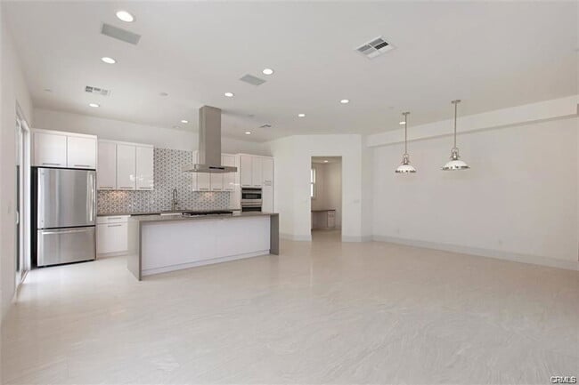 24511 Santa Clara Ave