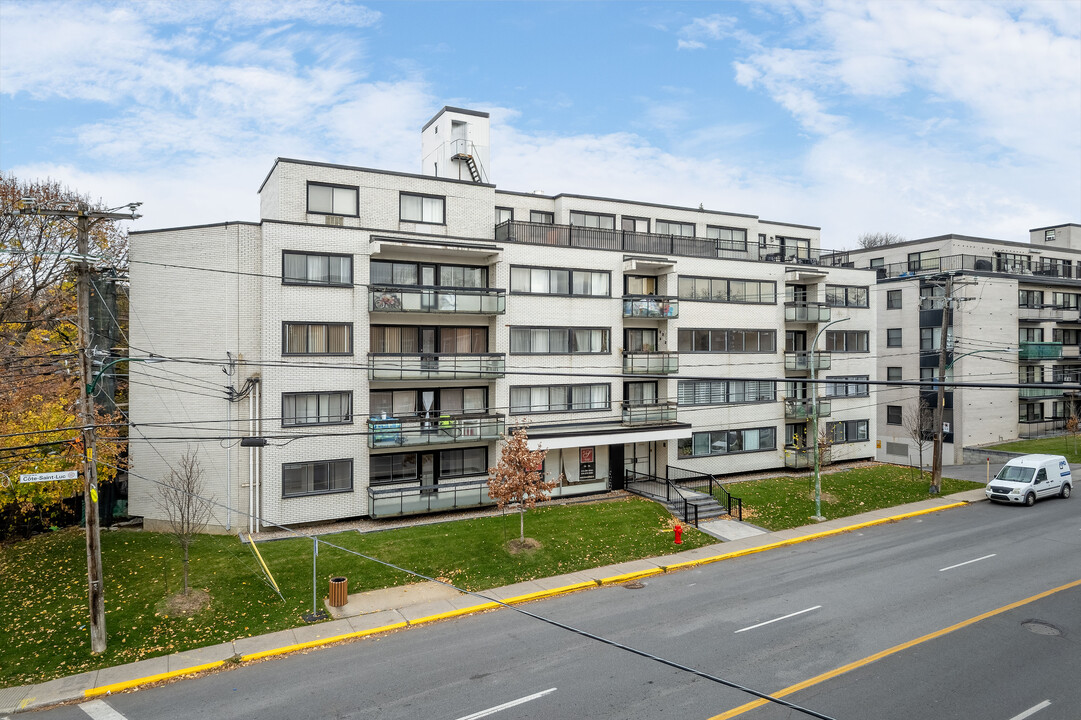 5745 De La Côte-Saint-Luc Ch in Hampstead, QC - Building Photo